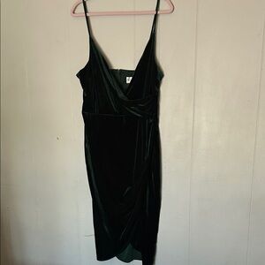 Premier Amour Green Velvet Slip Dress Size 16 V-Neck Bodycon Midi